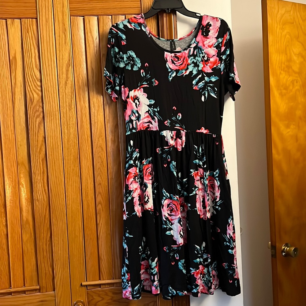 Floral dress with pockets!